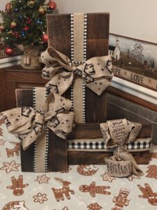 Tan & Black Plank Presents